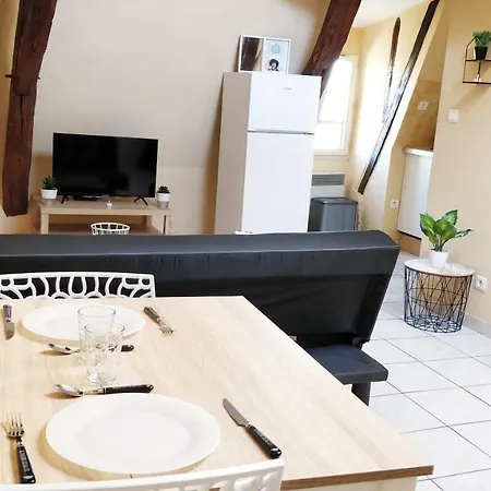 9 Rue Jouan Apartment *