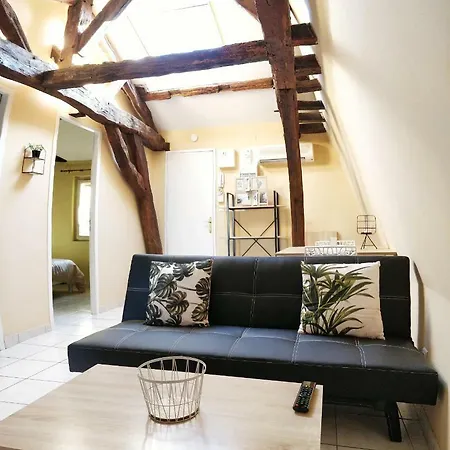 9 Rue Jouan Apartment